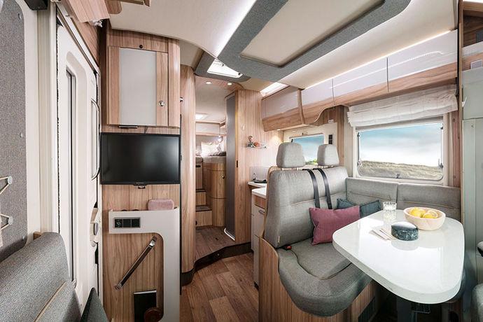 HYMER Tramp CL Ambition -malliin on lisävarusteena saatavissa 22 tuuman TV, johon kuuluu