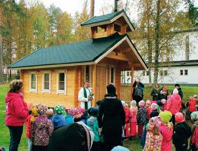 Meillä on ollut ja on tälläkin hetkellä kummityttö Sri Lankassa. Eikä pidä unohtaa yhdessäoloa ja hauskanpitoa.