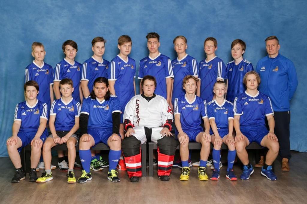C2003 PUNAINEN Tiikerit C1 Punainen on ennen kaikkea Joukkue isolla J:llä. Joukkue tunnettiin ennen Tiikerit Taiturit nimellä ja tuo kuvaa pelaajia loistavasti.