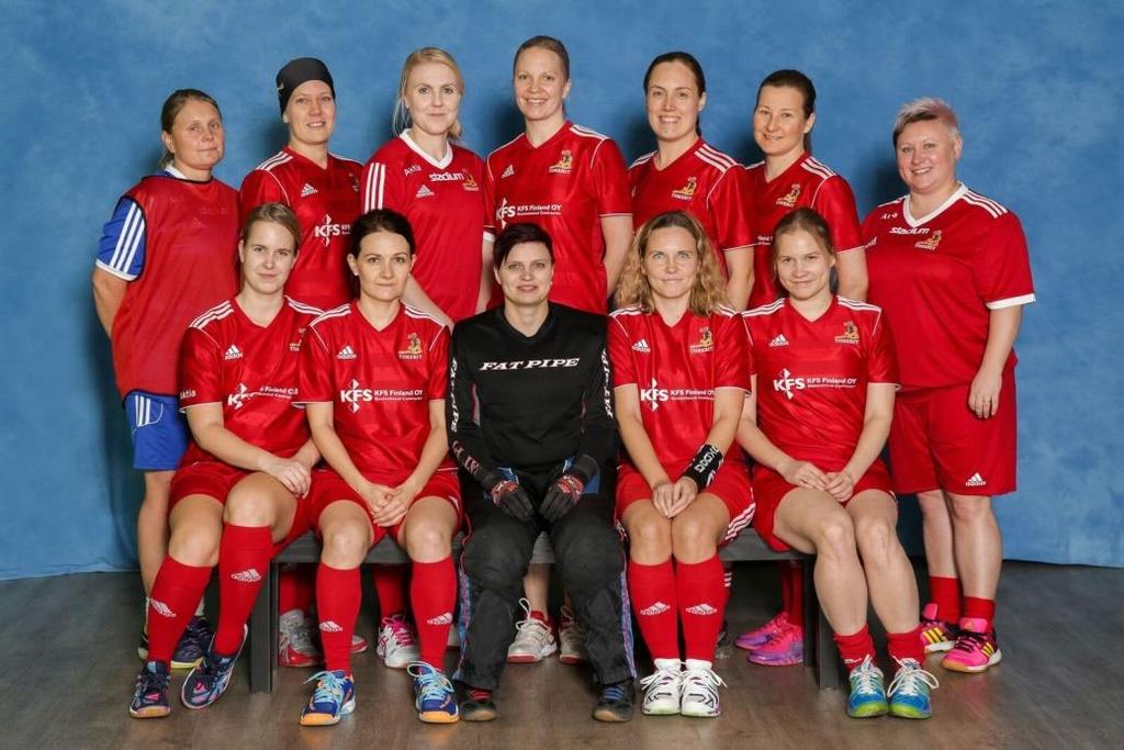 NAISET 1 (II-DIV) Kakkosdivarin naiset lähtivät tähän kauteen uudistuneella kokoonpanolla vaikka aiemmilta kausiltakin tuttuja pelaajia on yhä mukana, saatiin joukkueeseen myös uutta verta.