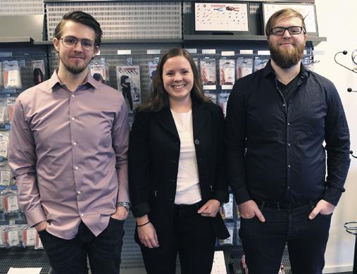 TUOTEKOULUTUSTA UUSILLE TYÖNTEKIJÖILLE Jason Jensen, Regional Sales Manager Yhdysvalloissa, Mike Nyhan, National Sales Manager Yhdysvalloissa, Anders Svensson, Vehicles-segmentin KAM, saivat tarkkaa