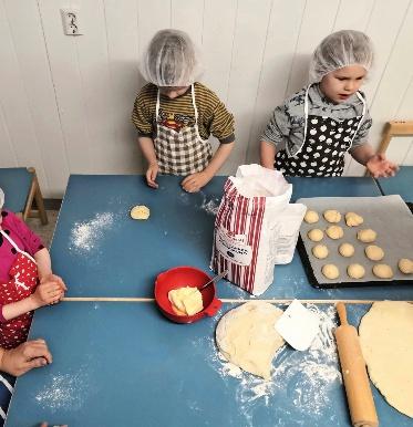 Päiväkodin toiminnassa painottuu ortodoksisuuden lisäksi kulttuurikasvatus, leikki, liikunta, mielikuvitus ja musiikki. Vapaita paikkoja voi tiedustella ympäri vuoden.