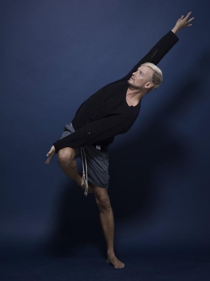 Henri Sarajärvi Henri on monipuolinen tanssinopettaja, tanssija sekä koreografi, joka on opettanut jo yli 15 vuoden ajan tanssia ympäri Suomea.