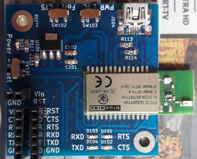 WT11i-A -breakoutin Arduino-pikaopas Sisältö 1. Erittäin lyhyt alustus a. Lyhyt kuvaus laitteen moodeista 2. Fyysiset kytkennät Arduinon kanssa a. Koodi jolla pääsee liikkeelle Arduino UNOlla b.