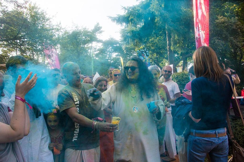 Sisältö 1. Johdanto 2. Katsaus ja muistelo 2018 Jubilee of Love Maaviikot Shree Peetha Nilayassa Gurupurnima 27.-29. heinäkuuta 2018 Uusi temppeli: Rukmini & Gauranga Vitthala 3.