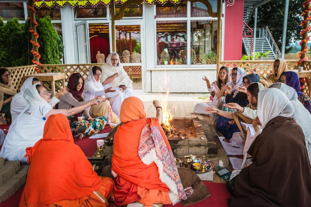 Yagna-tuliseremonia ja ortodoksiliturgia Tietoa yagnasta: https://www.bhaktimarga.org/events/event/yagna-course-august-2018 Ortodoksikirkon jumalanpalvelusta vietetään lauantai-iltaisin kello 18.