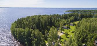 Yksi tasokas huvila ja kaksi pienempää vierasmökkiä sijaitsevat rauhallisella paikalla aivan Lappajärven rannalla.