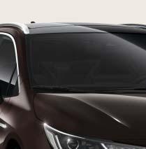 VARUSTEET CHROME-PAKETTI Corollan ulkomuotoilu on dynaaminen ja urheilullinen. Chrome-paketti korostaa auton näyttävyyttä ja nostaa entistä paremmin yksityiskohdat esille näyttävästi.