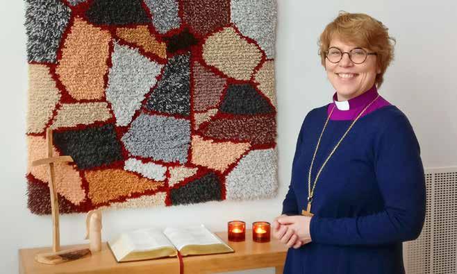 17 Palvelemaan kutsuttu HAASTATTELU Espoon hiippakunnan piispan vihkimismessussa helmikuussa huomiota herätti liturgisena värinä punainen.