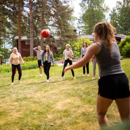 Kouluikäiset ja nuoret Tytöt ja pojat Hiihtoloman leiri 1. 6.-luokkalaisille 20. 22.2. Velskolassa Hinta 35 Ilmoittautuminen 1. 31.1. Musaleiri 1. 6.-luokkalaisille 12. 14.