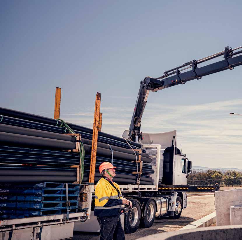 ALWAYS THE BRIGHT Kun valitset HIAB-kuormausnosturin, saat muutakin kuin hyvän ulkonäön. Teet viisaan valinnan, koska tyylikkään mustan pinnan alle kätkeytyy monipuolinen työhevonen.