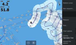kaikuluotaimen/karttaplotterin näytöllä, jossa on C-MAP Genesis Live.