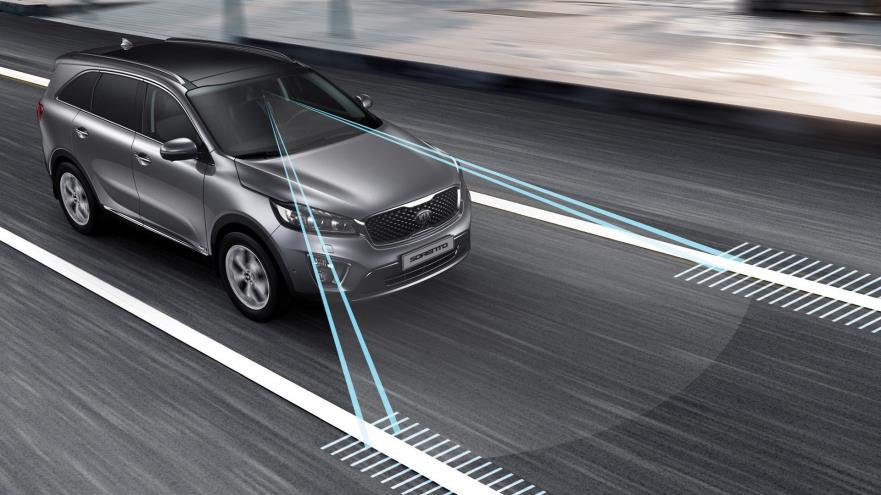 4 - Kaistalta lähtemisen varoitin (LDW Lane Departure Warning), joka varoittaa kuljettajaa jos ajoneuvo on ajautumassa pois omalta kaistaltaan - Kaistanpitoavustin (LKS Lane Keeping Support), joka