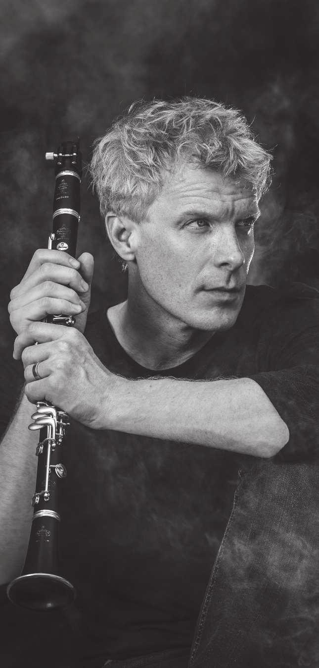 MARTIN FRÖST Ruotsalaisen klarinetistin Martin Fröstin (s. 1970) näyttävää lavaesiintymistä on todistettu niin Amsterdamin Concertgebouwssa, Lontoon Wigmore Hallissa kuin New Yorkin Carnegie Hallissa.