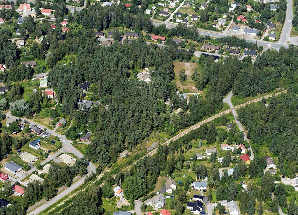 Selostus A-2749 7 (22) 3 LÄHTÖKOHDAT 3.1 Selvitys suunnittelualueen oloista 3.1.1 Yleiskuvaus Suunnittelualue sijaitsee Kunnaksen kaupunginosassa Mäntymäen pientaloalueella noin kahdeksan Lahden keskustasta koilliseen.