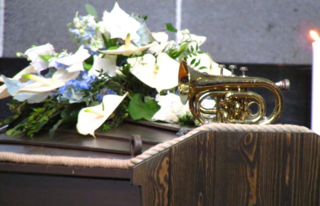 piirongin laatikossa ja kuten tunnettua, kaivoi Folke ystävineen myös tuon dixieland-bändiajatuksen naftaliinista uudelleen vuonna 1973 Lyttypää Jazz Bandin muodossa.