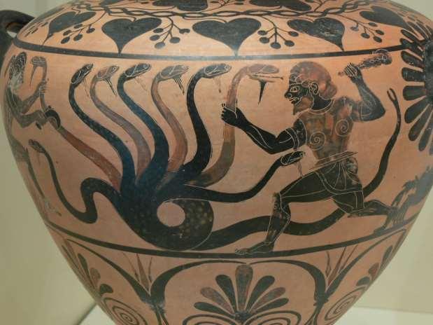 3. Korvaamisen ongelma: PFAS- yhdisteet Hydra & Hercules in Etruscan pottery in