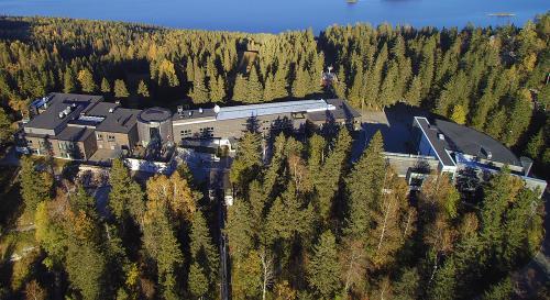 Hotelli Koli Luonnonpuisto Öljyn kulutus 180 000 litraa vuodessa Tontilla tilaa 38