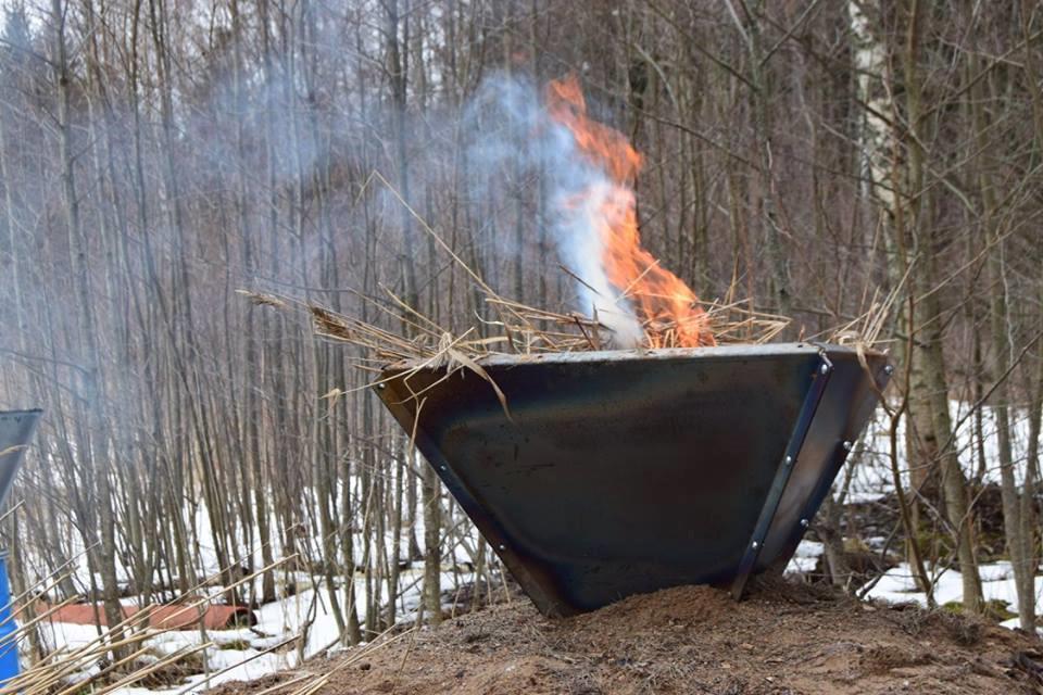 Biohiili Biomassan hiiltäminen on vanhaa perua (kulotus, kaskiviljely...) Kuva: Järki-hankkeen tietoisku JÄRKI-ISKU 19, www.jarki.fi = Biomassaa, joka kuumennettu vähähappisessa tilassa.