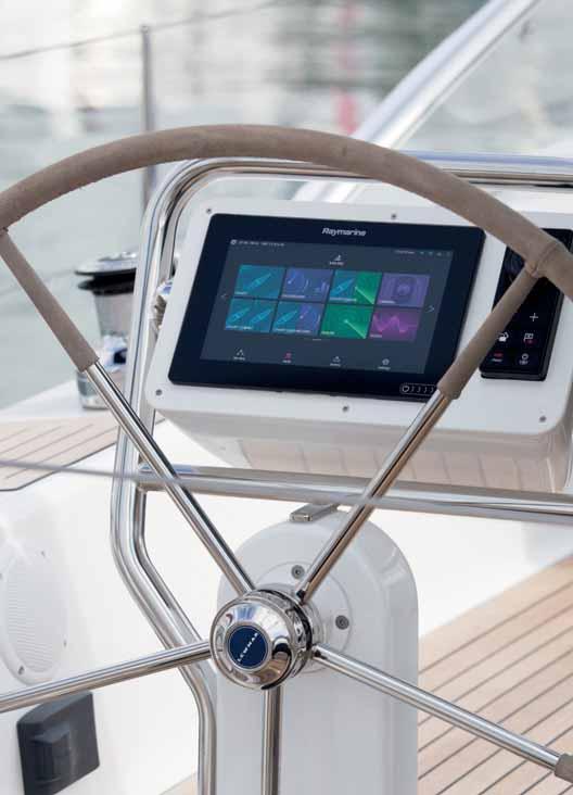 SISÄLTÖ 02 LightHouse käyttöjärjestelmä 06 Axiom monitoiminäytöt 10 Axiom Pro