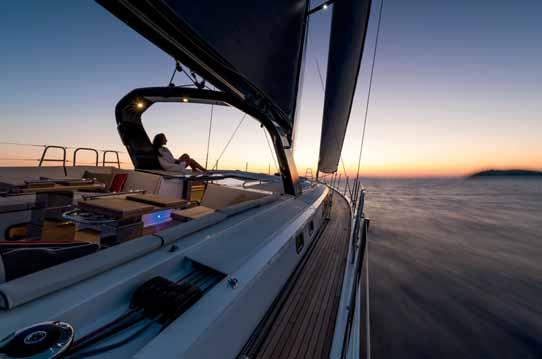 37 PHOTO: BENETEAU / GUIDO CANTINI ILMAILUTEKNOLOGIAA 9-akselinen tarkka kallistuksen, kääntymisen, nyökkäämisen ja