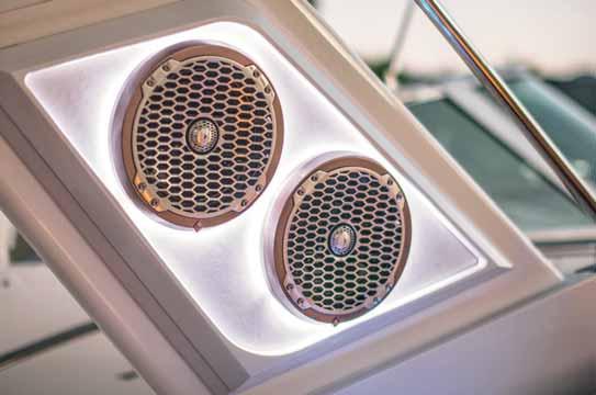 65 Rockford Fosgaten tarjoamat Raymarine-audioviihdelaitteet tarjoavat veneilijöille täysin varustellun audiokomentokeskuksen erinomaisella äänentoistolla ja rajoittamattomalla joustavuudella.