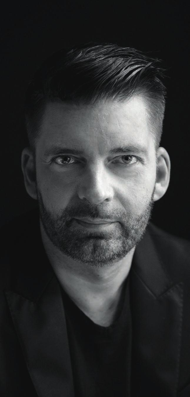 MATTHIAS PINTSCHER Saksalainen säveltäjä-kapellimestari, Helsingin kaupunginorkesteria usein johtanut Matthias Pintscher (s.