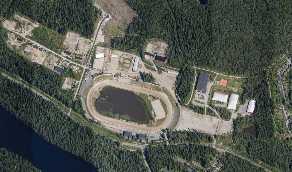 07:113 / RAVIRAITTI 4a / ASEMAKAAVASELOSTUS (5) LAAJAVUOREN VIRKISTYSALUE HEVOSTALLIALUE KILLERVÄ lampi KILLERIN LIIKUNTAKESKUS KILLERIN RAVIRATA P ALUE Viistokuva suunnittelualueesta etelän