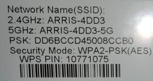7 6. LANGATTOMAT VERKOT SSID tarkoittaa langattomien (WLAN) verkkojen nimiä, modeemi luo kaksi. Kuvassa 2.4 GHz taajuusalueen verkon nimi on ARRIS-4DD3. PSK on verkon salasana, kummallakin on sama.