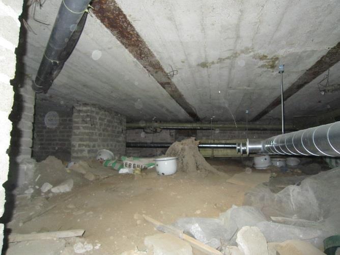 Rakenneavauskohdilta suoritettiin materiaalinäytteenottoja mahdollisten materiaalivaurioiden selvittämiseksi.