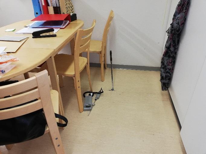 Avaus lienee sattunut kohtaan, jossa betoni on syrjäyttänyt kevytsoraa. Alkuperäisessä lattiassa lämmöneristekerroksen paksuus on n. 100 mm.