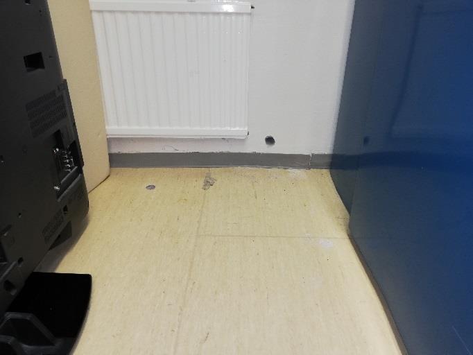 Alapohjarakenteesta mitattiin eristetilan suhteellista kosteutta. Mittauksen tuloksen mukaan alapohjarakenteessa on kohonnutta kosteutta.