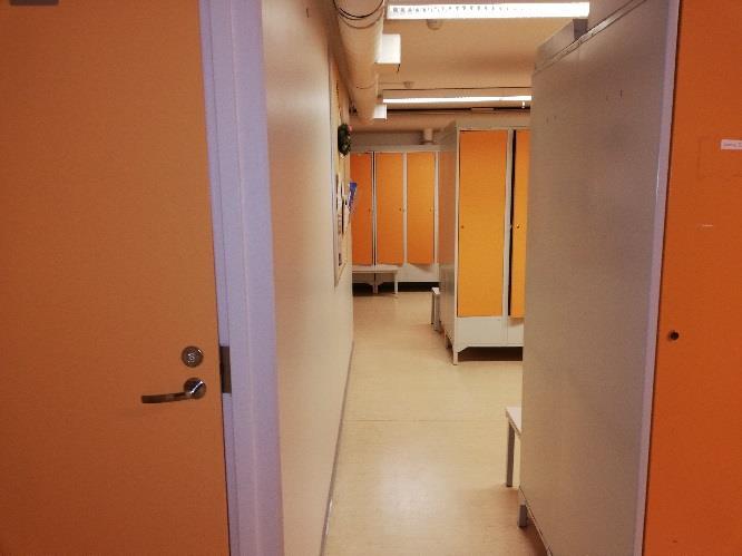 Rakennetarkastus VP5: Alkuperäinen osa, ullakkokerros, sosiaalitila Muovimatto Puulevy 20 mm Ilmatila 320 mm Mineraalivilla 50 mm Betoni Rakenneavaus suoritettiin alkuperäisen osan ullakolle