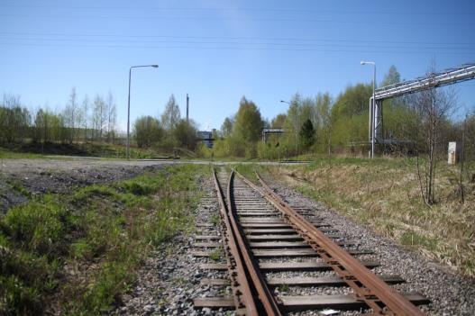 Hiukan etäämmällä radasta on Pitkäniemen uudehko asuinalue.