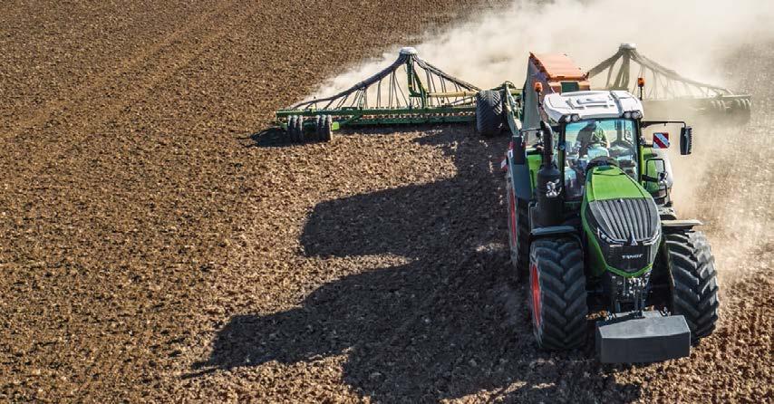Tehokas ja erittäin modulaarinen vakiotraktori Fendt 1000 Vario valtaa uuden segmentin teholuokassaan.