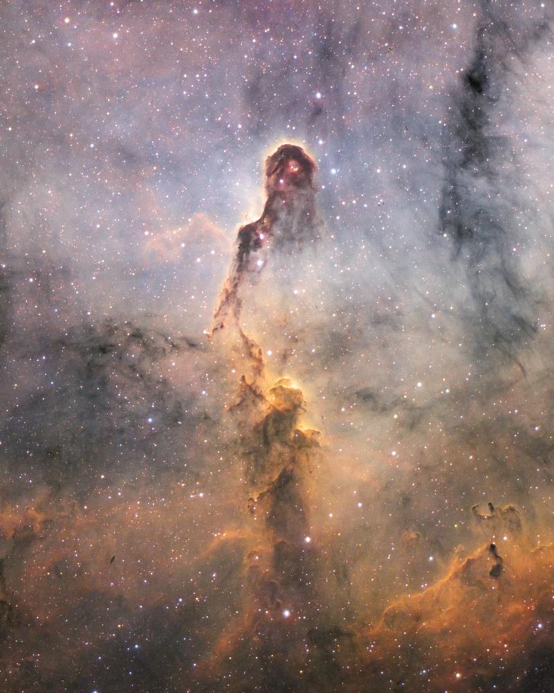 15 KEVÄTPÄIVÄN TASAUKSEN POSTILLA 20.3.2019 Korslammen metsässä maaliskuussa. Kuva Markku af Heurlin. Jari Saukkosen kuvaama Elefantinkärsäsumu IC 1396.