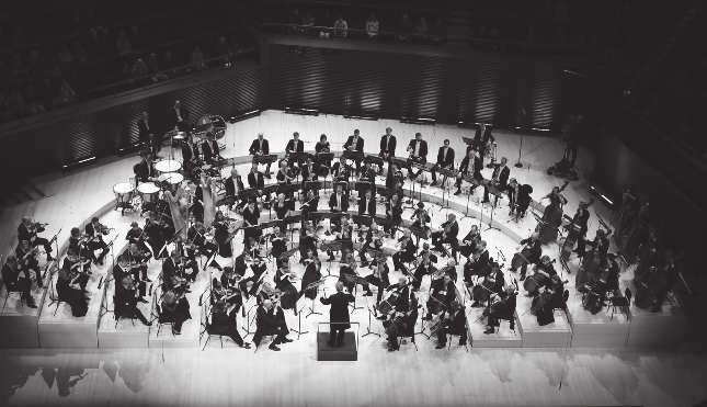 HKO SCREEN KONSERTTI-ILTA KOTISOHVALLA HKO:n suorat verkkolähetykset tuovat kaupunginorkesterin konsertin kotisohvalle: vaikka et pääsisi paikalle Musiikkitaloon, voit