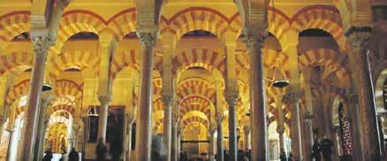 Sevillan mahtipontisuus aukenee vierailijoille kenties parhaiten Plaza de Españalla ja maailman suurimmassa katolisessa katedraalissa.