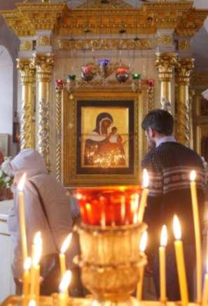 päivänä 1993 kirkonkellojen soidessa Konevitsalaisen ikonin toisinto saapui Konevitsaan ja asetettiin alakirkkoon paikalle, jossa ihmeitätekevä ikoni oli alunperin sijainnut.