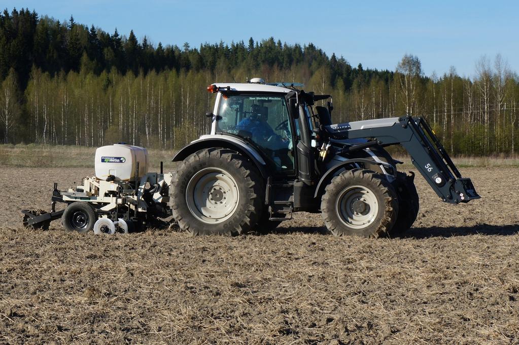 7. Veristech maaperäskannereita ei ole Suomessa käytössä. Kuvan laite oli keväällä 2016 vuokrattuna Hollannista Agrometius firmasta, (ks tarkemmin KV 1/2017).