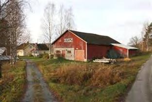 Sisä- ja ulkopuoli vanhaa hirsiseinäistä tupaa lukuun ottamatta uusittu perusteellisesti tuolloin tehdyissä laajennuksissa.