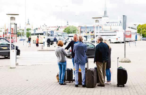 Helsingin ja Tallinnan välillä tehtiin vuonna 2018 8,8 miljoonaa matkaa. Lähde: Helsingin sataman vuosikertomus, 2018 Viron ja Suomen välillä on 261 000 lentomatkustajaa.