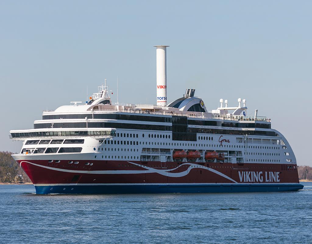 Kuva 3: Viking Grace alukselle asennettu roottoripurje (kuva: Viking line ja roottoripurjeen kaksiulotteinen approksimaatio Ratkaisu (Kappale 66 (a Annettu potentiaalifunktio toteuttaa