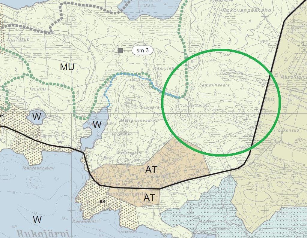 ympäristöarvoja. Ohjeellinen ulkoilureitti (vihreä katkoviiva) menee alueen länsiosan kautta.