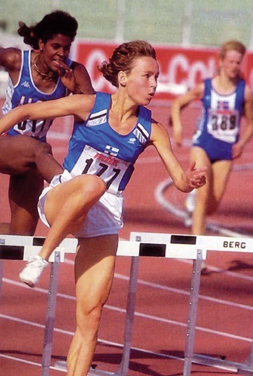 Sormilyönti lähtee Eurassa järjestetyllä leirillä 2012. Tuija Helander on nimittäin voittanut Suomen lentopallojoukkueessa viisi kertaa mestaruuden sydän- ja keuhkosiirrokkaiden EM-kisoissa.