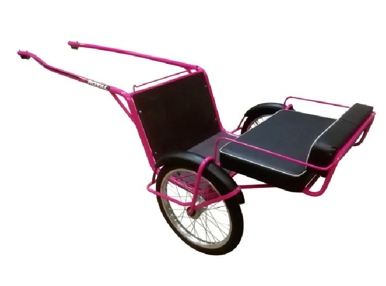 treenikärry A ja B-ponille Helppo ja matala nousta kyytiin kärryn sivusta. 80 cm leveä istuin sekä selkänoja.