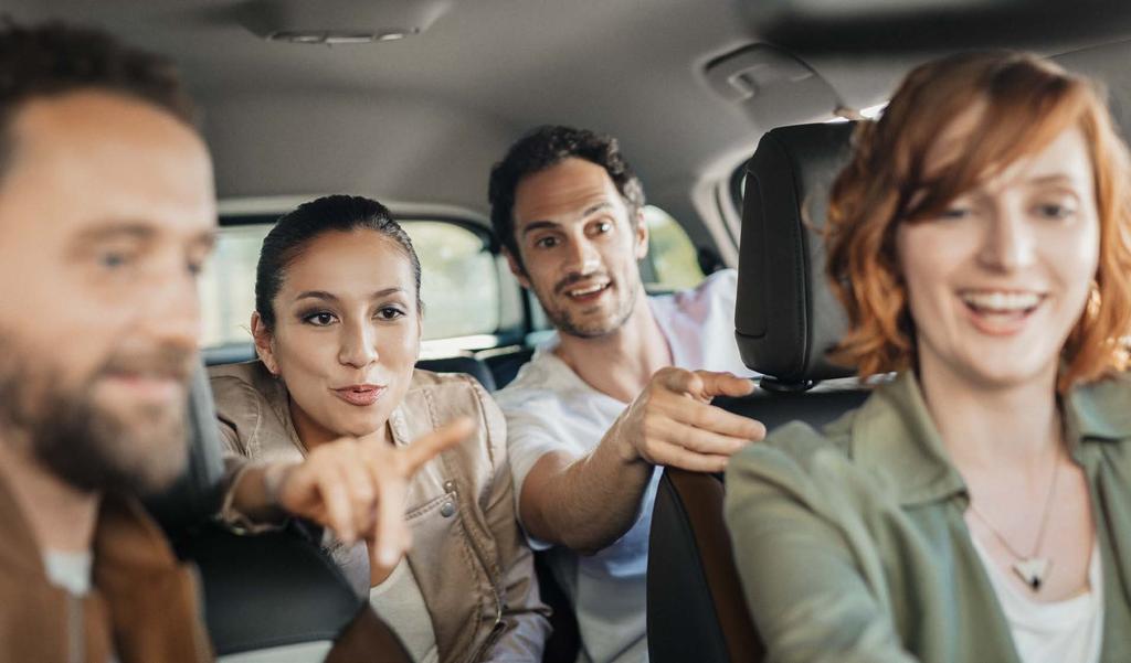 käteviä säilytystiloja NÄPPÄRIÄ JA TOIMIVIA Autossa viihtymiseen