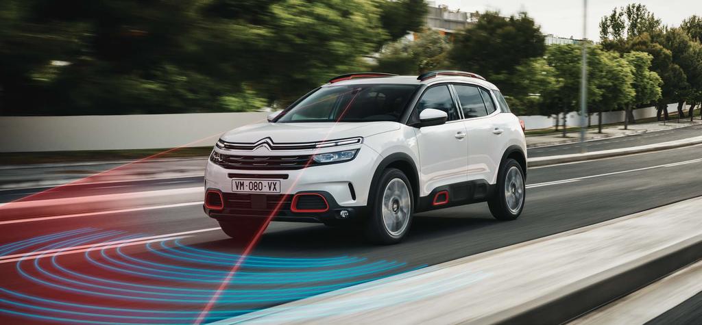 Highway Driver Assist * ENSIMMÄINEN ASKEL PUOLI- AUTONOMISEEN AJAMISEEN Tämän järjestelmän avulla kuljettaja voi kaikenlaisilla teillä siirtää autolle osavastuun ajamisesta.
