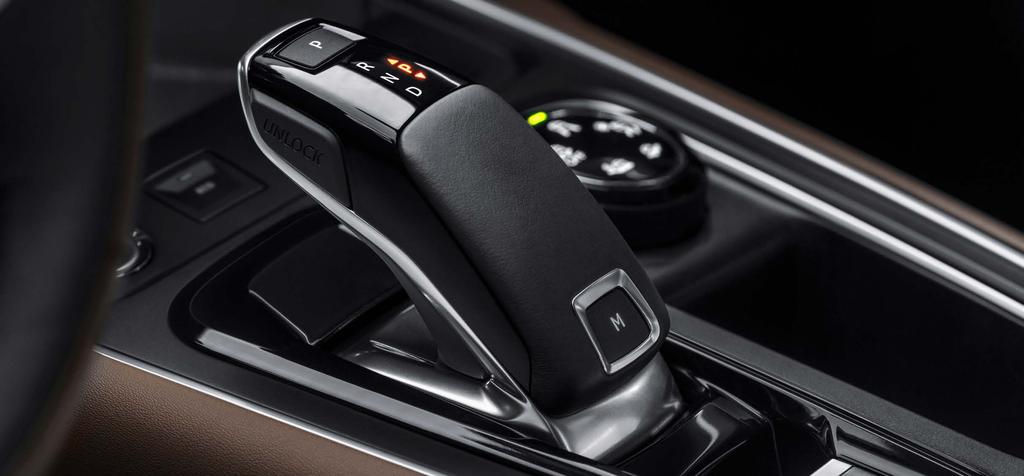 uusi automaattivaihteisto EAT8 * MUKAVUUDEN HUIPULLA 6-vaihteisen BVM6 -manuaalivaihteiston lisäksi on uuteen Citroën C5 Aircross SUViin tarjolla viimeisimmän sukupolven 8-portainen