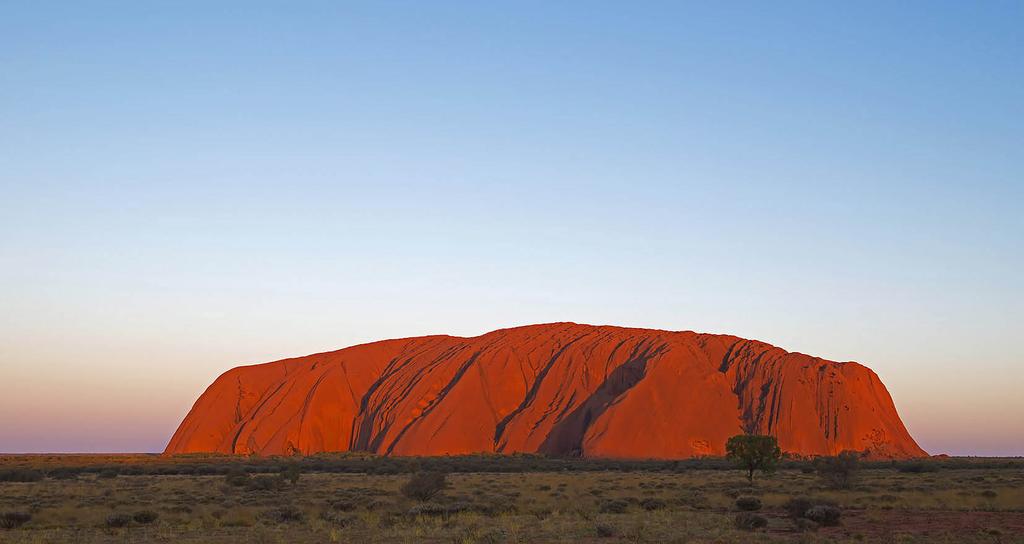 Ke 21.8.2019 Watarrkan kansallispuisto, Kings Canyon - Ayers Rock (A) Aamun viileinä tunteina lähdemme retkelle Kings Canyonin huikeisiin maisemiin.